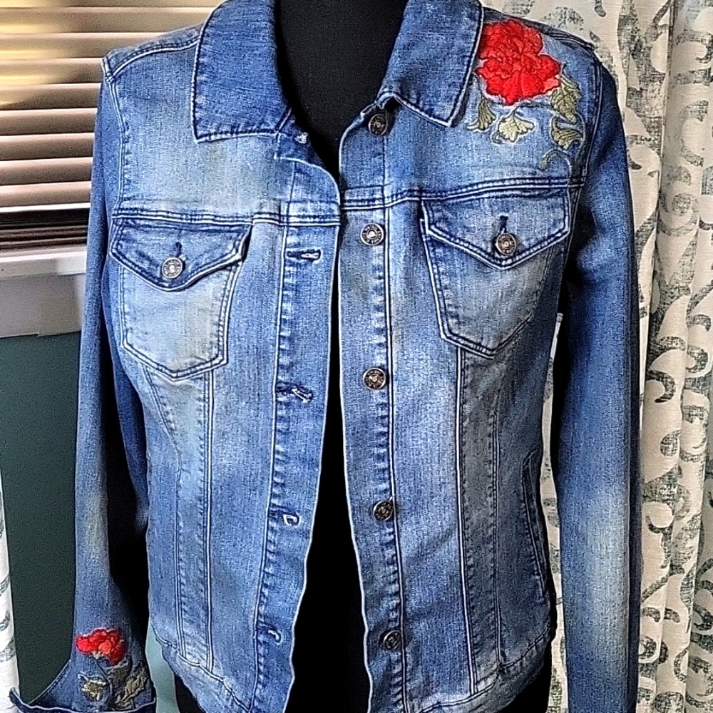 Denim embroidered stretch jacket  size medium by vintage American blues